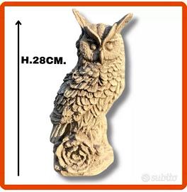 Statua gufo gufetto civetta con rosa da giardino