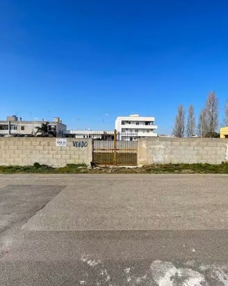 Terreno di 694 m² a Calimera