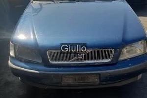 Volvo v 40 anno 2002