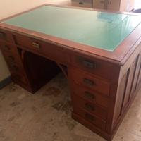 Scrivania in Legno con Piano in Vetro