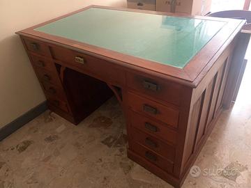 Scrivania in Legno con Piano in Vetro