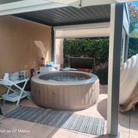 piscina idromassaggio 