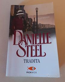 LIBRO DANIELLE STEEL - TRADITA
