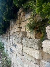 blocchetti in tufo da costruzione