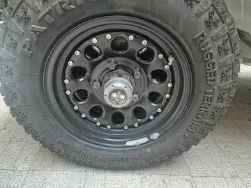 cerchi e gomme  da 15 per suzuki jimny e samurai