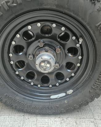 cerchi e gomme  da 15 per suzuki jimny e samurai