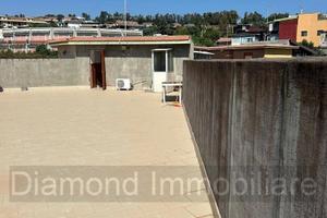 Appartamento con terrazza ad Aci Catena