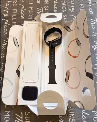 Apple Watch Series 8 GPS, 41mm + Cinturino Omaggio