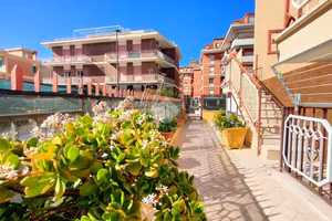 6 LOCALI A GAETA
