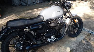 moto Guzzi v7 tre stone