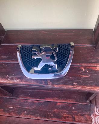 Mascherina/emblema/borchia frontale Peugeot 206+