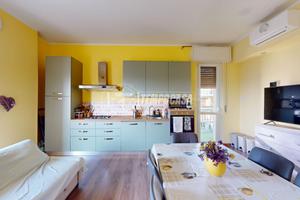 Trelocali ristrutturato con balcone e cantina