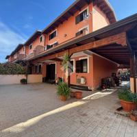 VILLA A SCHIERA A AVERSA