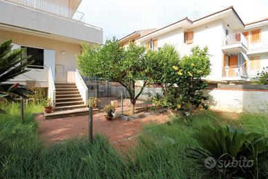 Appartamento a 100m dal mare - Giardino e Garage