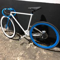 Bici prototipo monobraccio posteriore