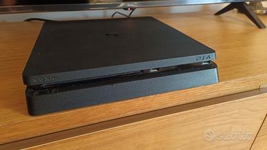 Play Station 4 Slim 500GB+GIOCHI