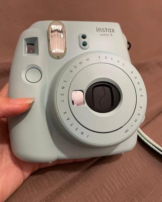 Fotocamera Fujifilm Instax mini 9 con custodia