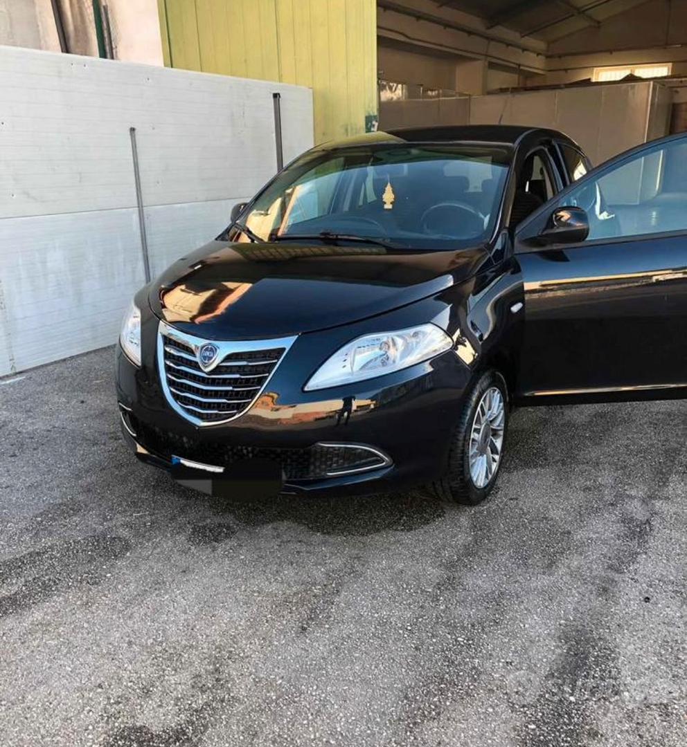 Lancia Ypsilon