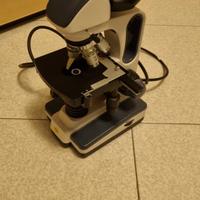 Microscopio professionale 