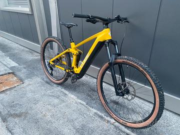 Bici e-MTB full cube 2024 biammortizzata