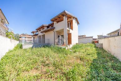 VILLA A SCHIERA A ROMA