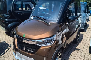 MINI AUTO DISABILI SCOOTER CABINATO ANZIANI