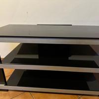 Mobiletto TV in vetro nero e acciaio.