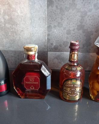 LOTTO DI LIQUORI E SUPERALCOLICI: whisky cognac