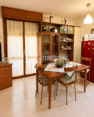 Splendido monolocale con balcone e due posti auto