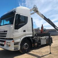 Iveco stralis 560 con gru bonfiglioli