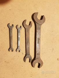 QUATTRO CHIAVI VECCHIE MARCATE FIAT