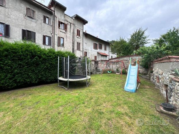 SOLUZIONE BIFAMILIARE INDIPENDENTE CON GIARDINO PR