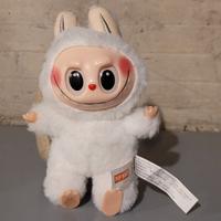 Pupazzo simile Labubu