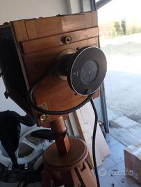 macchina fotografica legno antica