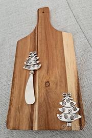 Tagliere in legno e coltello spalmaburro