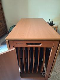 Tavolo Foppapedretti richiudibile con 6 sedie. 