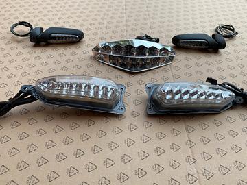 Hypermotard frecce e luce post