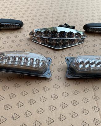 Hypermotard frecce e luce post