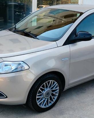 Lancia Ypsilon 1.2 69 CV 5 porte S&S Gold