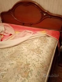 Letto matrimoniale completo in legno di qualità