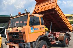 Iveco ACM 80.17 con ribaltabile trilaterale