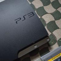 PlayStation 3 Slim con joystick e 3 giochi