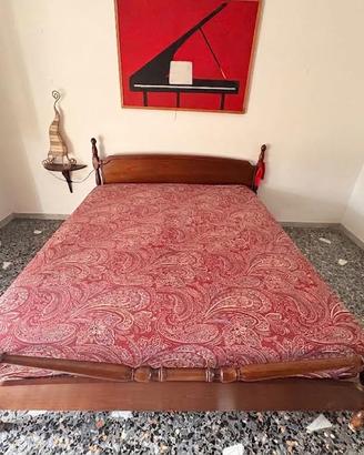 Letto matrimoniale in legno con rete e materassi