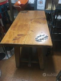 Tavolo in legno massello