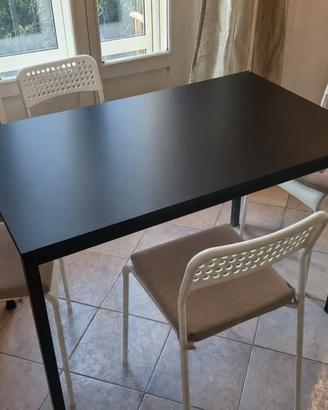 Tavolo con 4 sedie 110x67