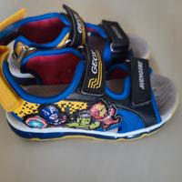 3 paia di scarpe da bambini