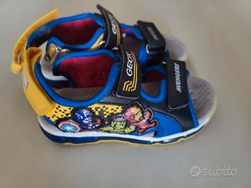 3 paia di scarpe da bambini