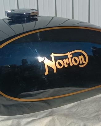 Serbatoio per Norton Interstate.