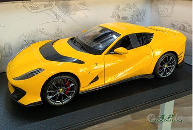 modellino auto ferrari 812 scala 1/18della bburago