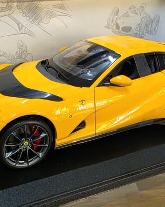 modellino auto ferrari 812 scala 1/18della bburago